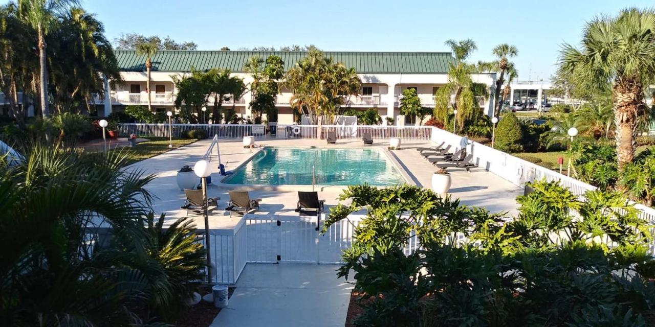 Surestay Plus Hotel By Best Western Clearwater Central 外观 照片